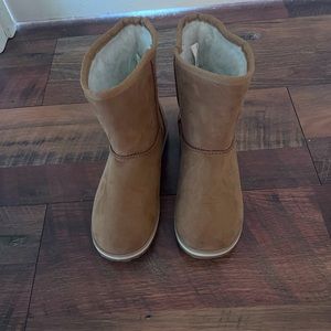 Girls boots. Size 3.